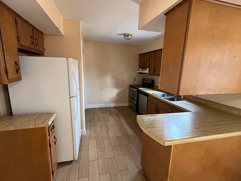 102 Madrid Ct — Photo 3