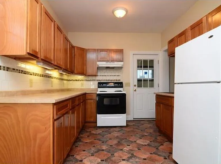 90 Conklin Ave #4 — Photo 6