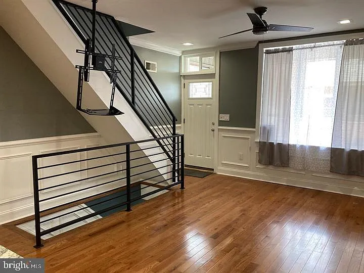 2 bed, 1.0 bath, 1100 sqft, $1,900 — Photo 4