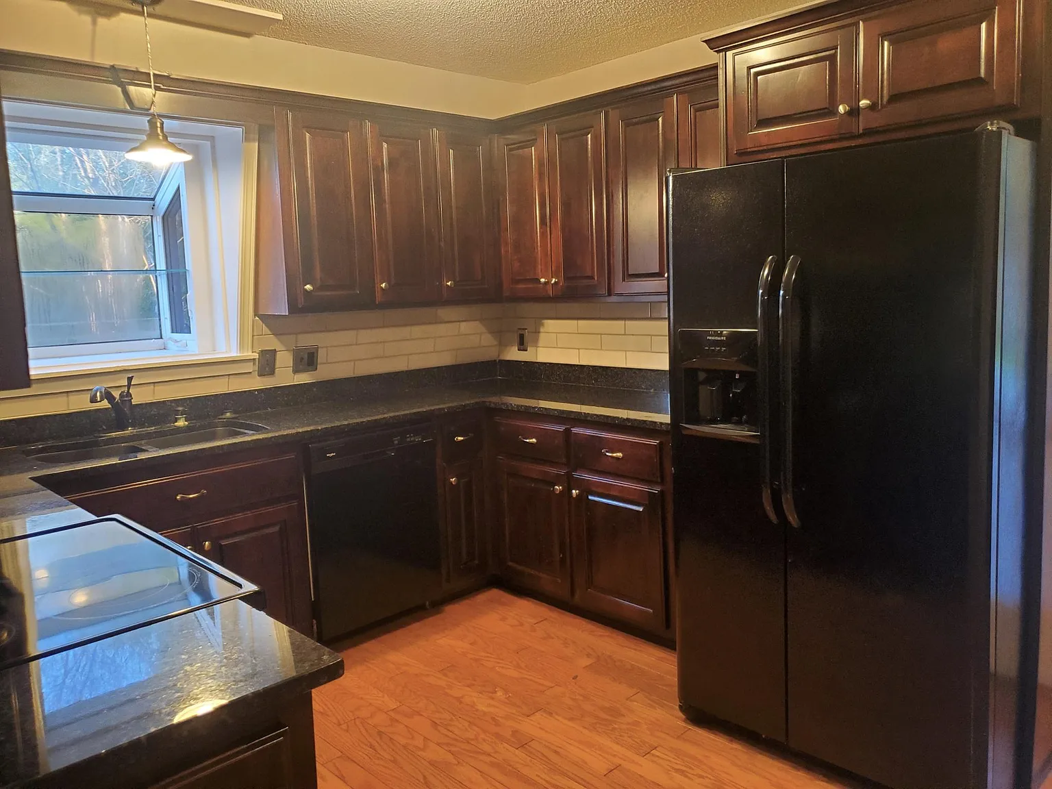 4704 Great Oaks Dr — Photo 4