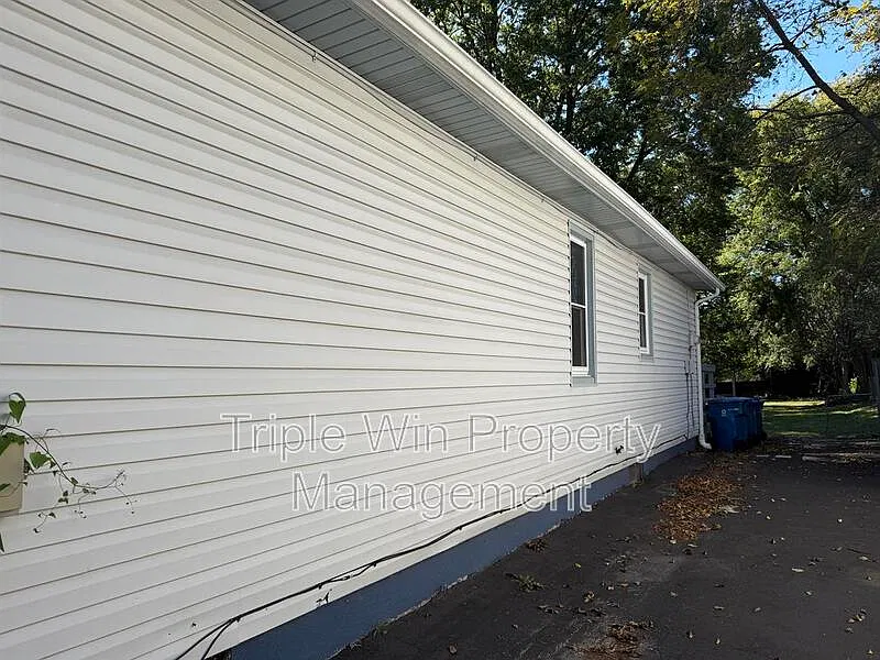 2 bed, 1.0 bath, 1019 sqft, $1,280 — Photo 3