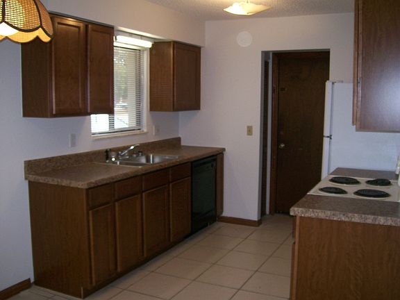 5th image of 1027 Pioneer Dr