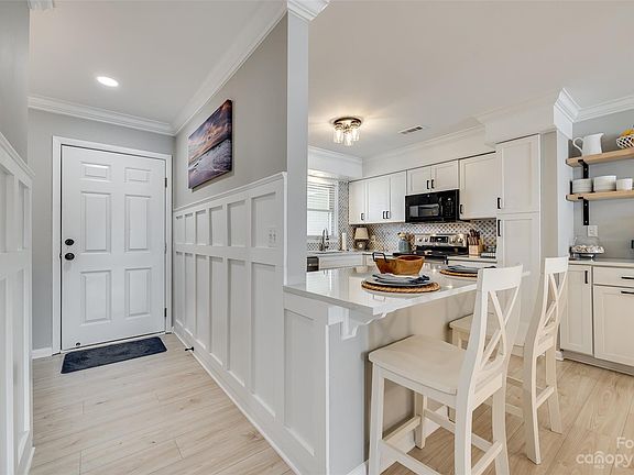 5th image of 9809 Emerald Point Dr Unit 12