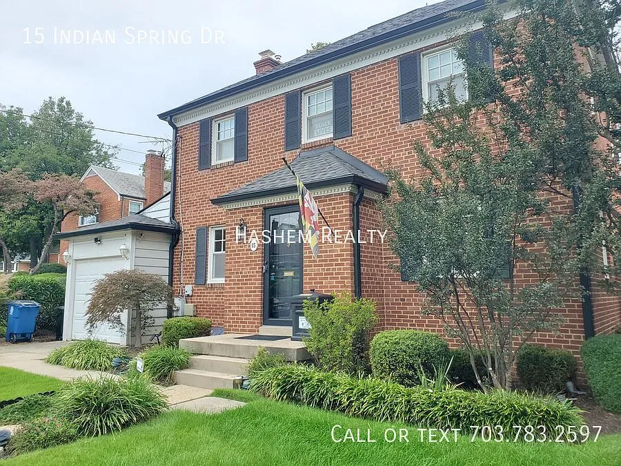 Exquisite 4BR/3BA Colonial in an Ideal Neighborhood Inside the Beltway! — Photo 2