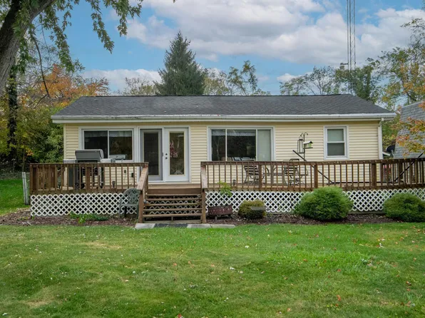 9274 W Harper Lake Rd, Kimmell, IN 46760