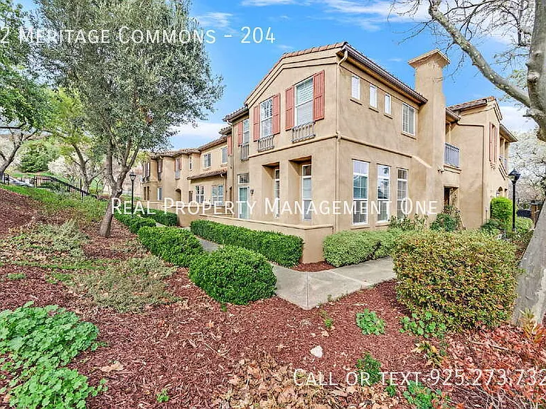 32 Meritage Cmn #204 — Photo 3