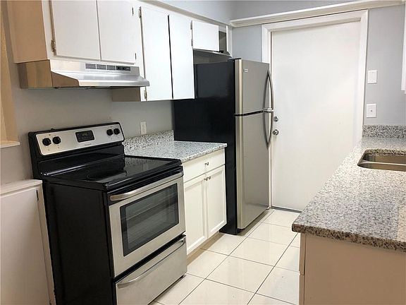 5th image of 4027 Willow South Dr