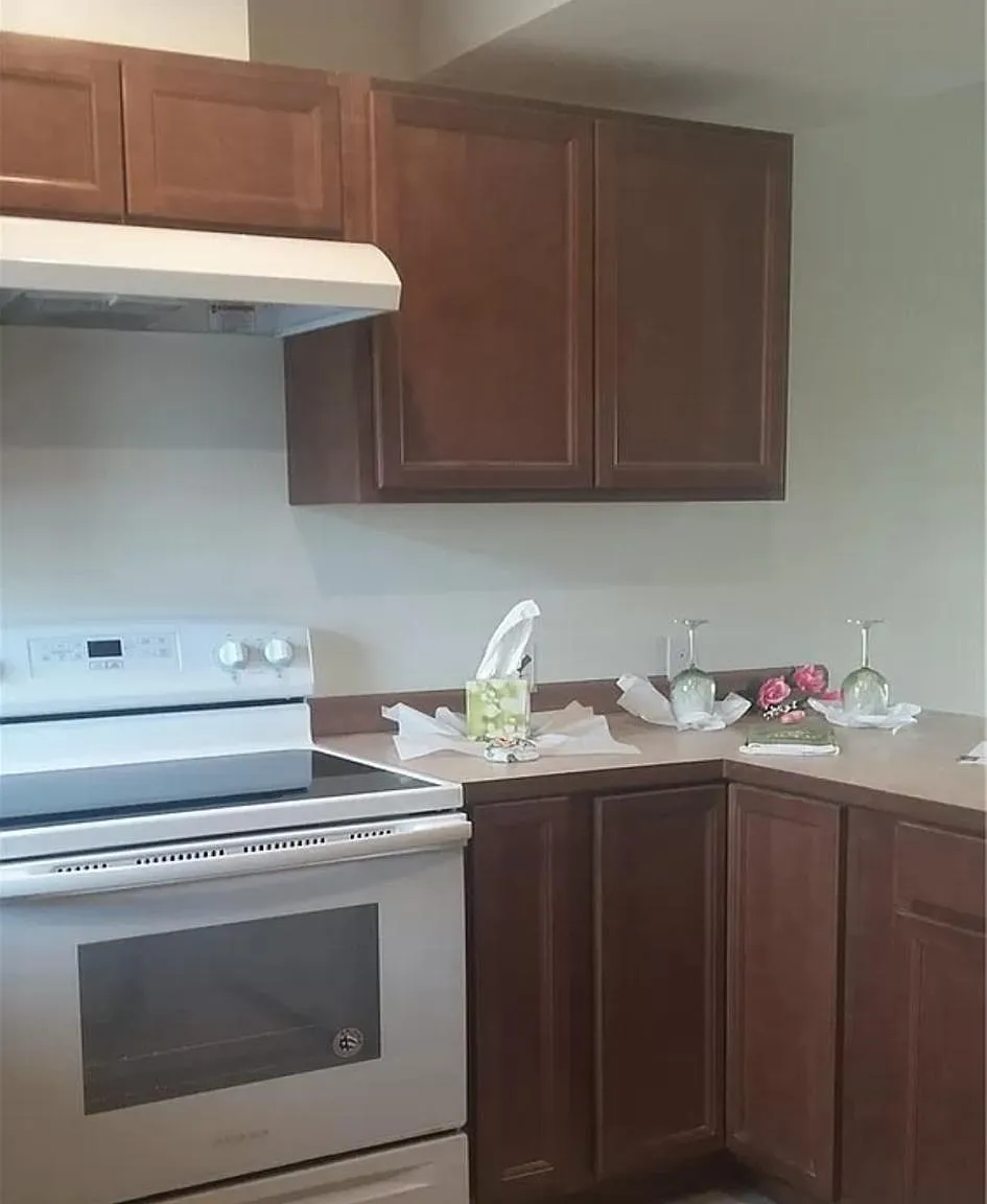2 bed, 1.5 bath, 1000 sqft, $1,700 — Photo 2