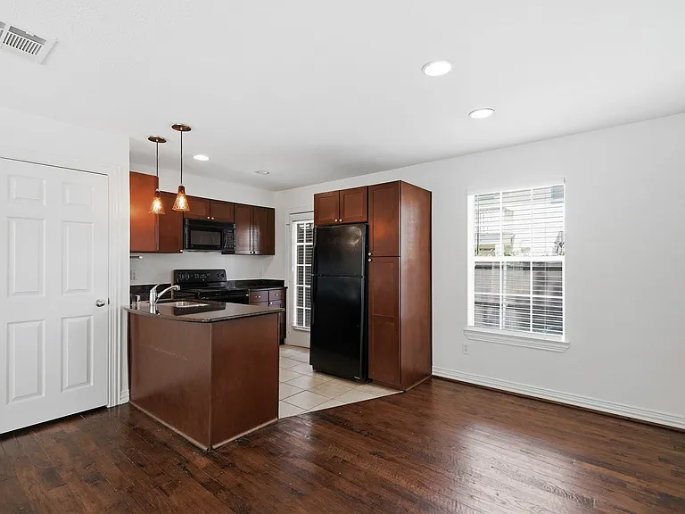 4723 Bradford Dr #B — Photo 10
