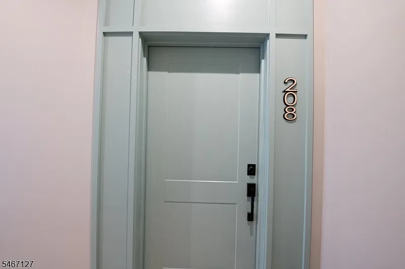 1 bed, 1.0 bath, 650 sqft, $2,350 — Photo 2