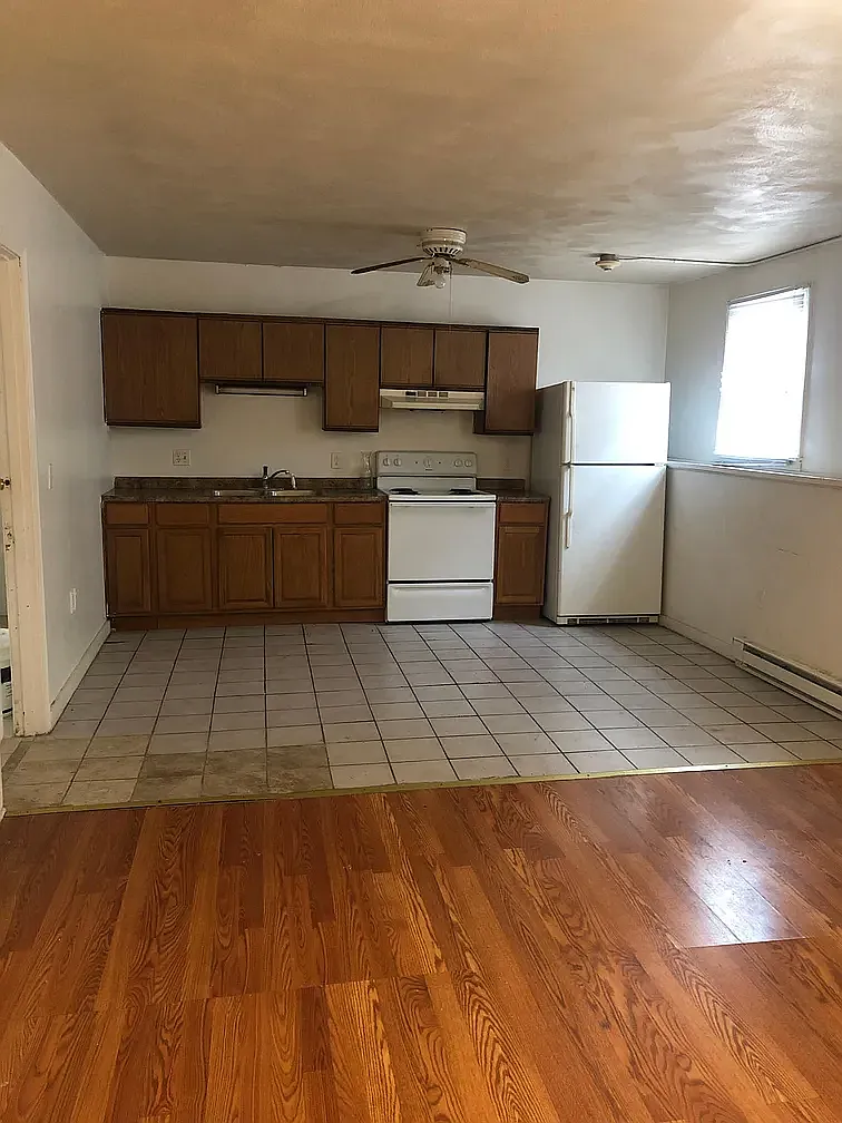 2 bed, 1000 sqft, $2,200 — Photo 3