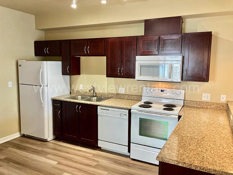 200 E Maple St — Photo 436