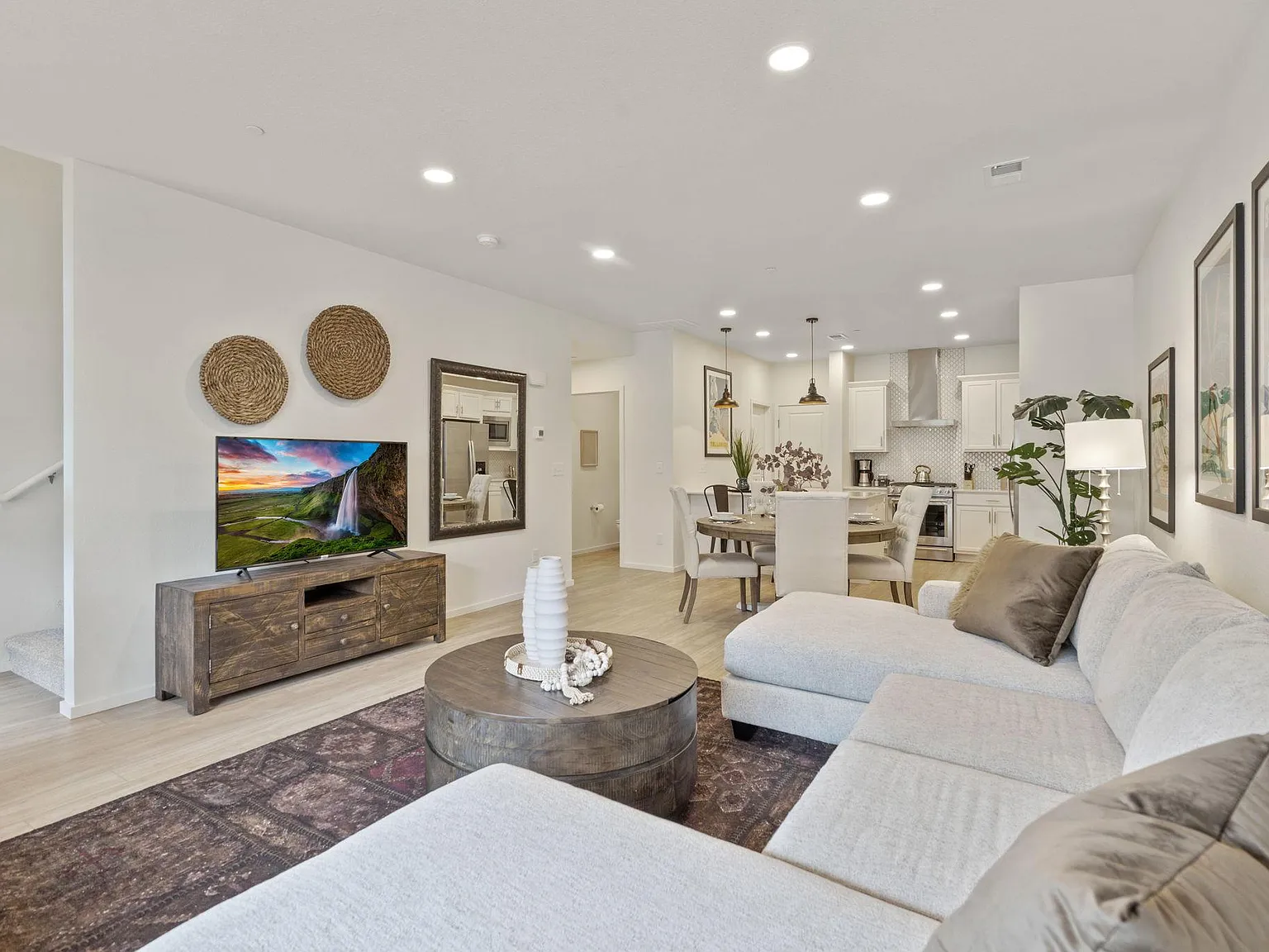 3 bed, 1710 sqft, $3,495 — Photo 1