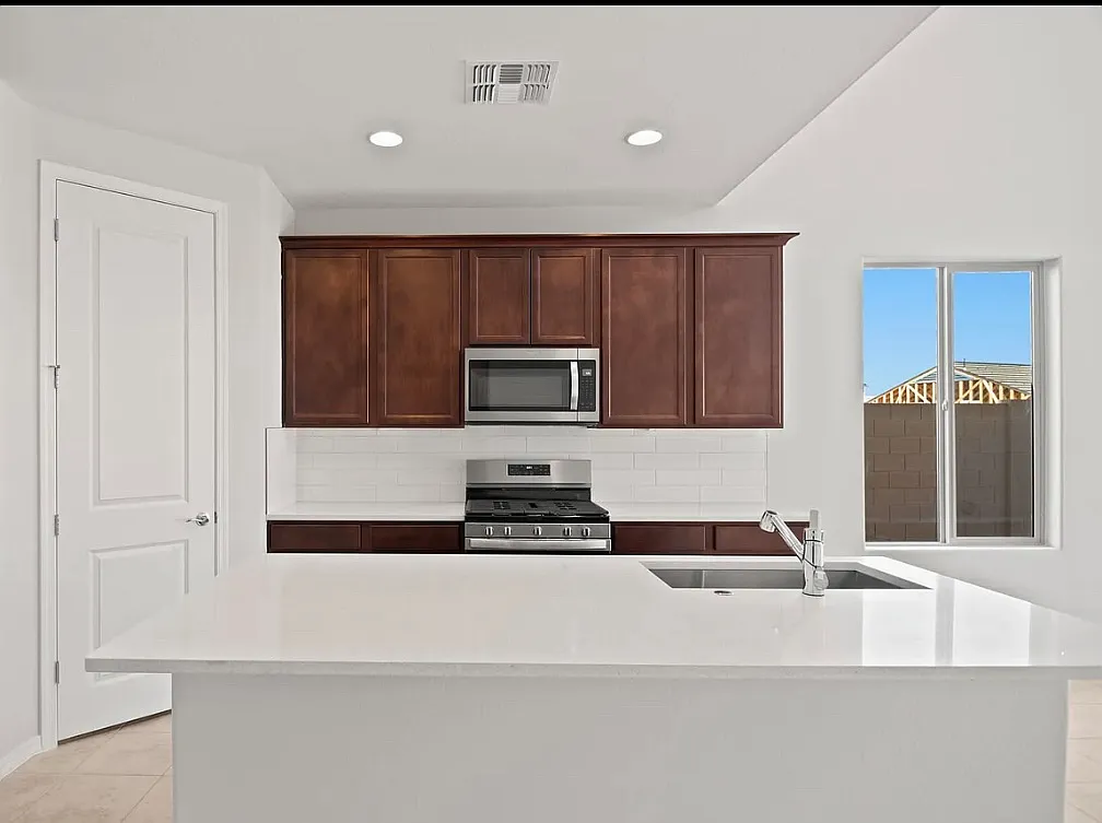 32325 N Vernal Ln — Photo 4
