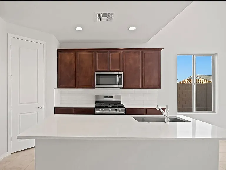 32325 N Vernal Ln — Photo 6