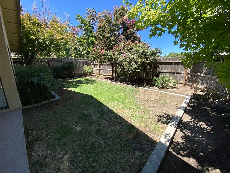 1348 E Ferguson Ct — Photo 25