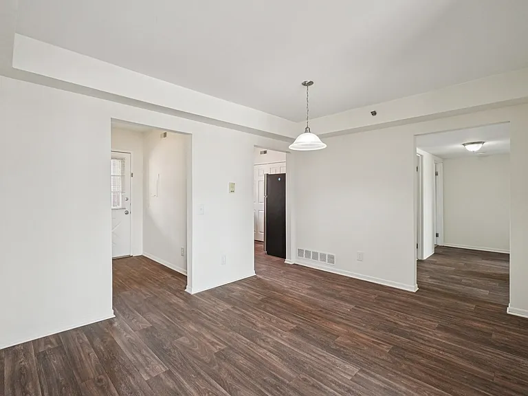 River Place Luxury Apartments — Photo 19