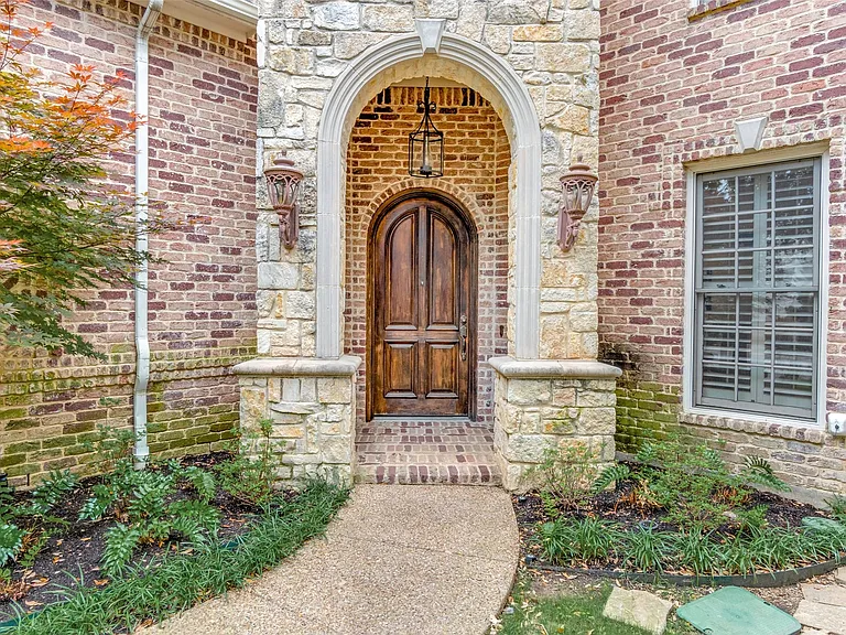 13 Cochran Oaks Ln — Photo 1