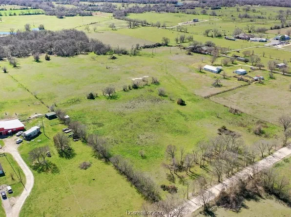 Halliday Ln, Madisonville, TX 77864