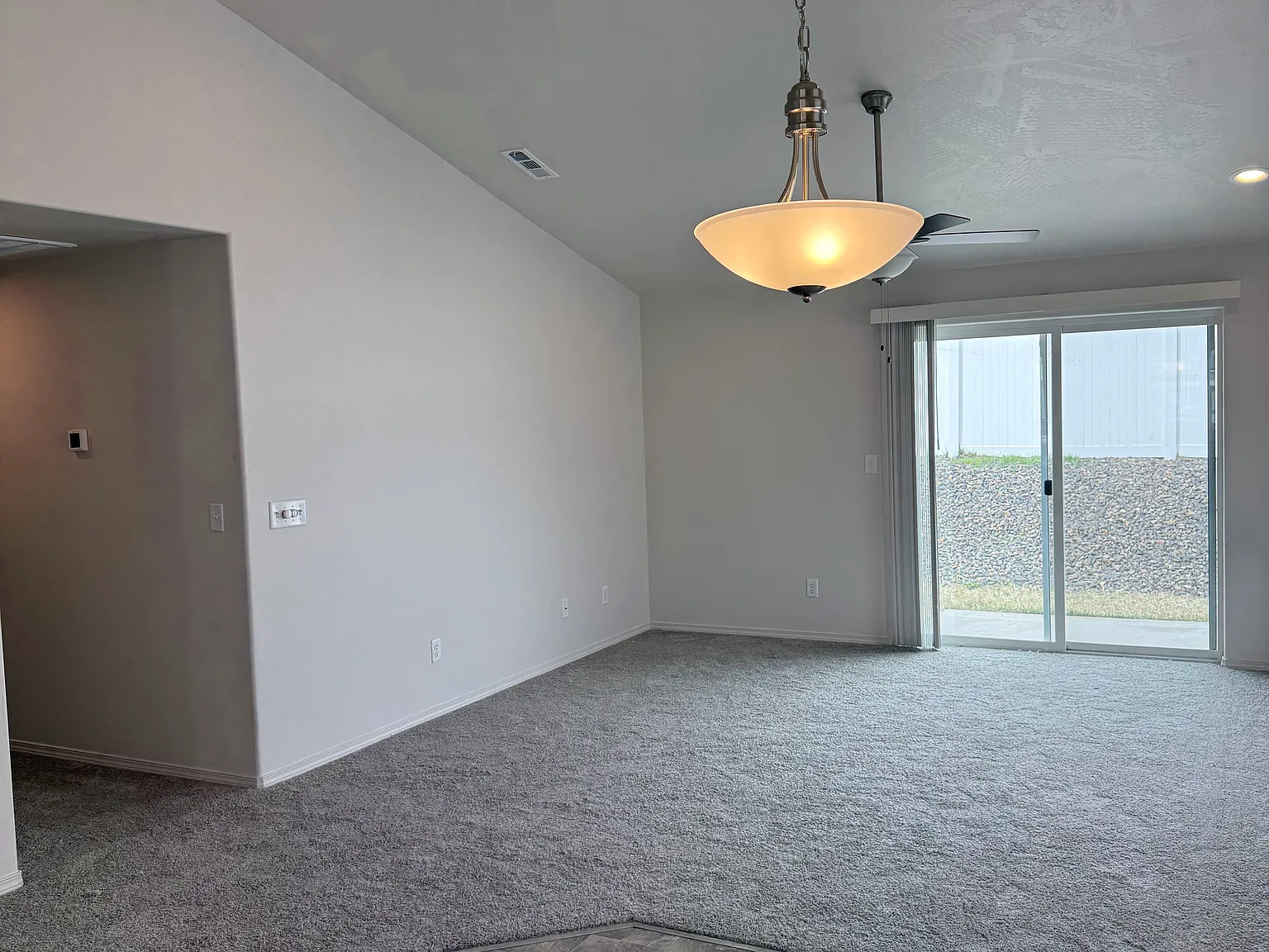 3 bed, 1388 sqft, $1,999 — Photo 4