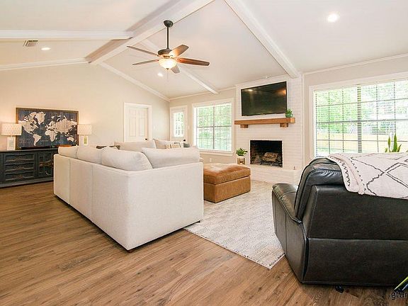 4th image of 10785 Pinewood Dr