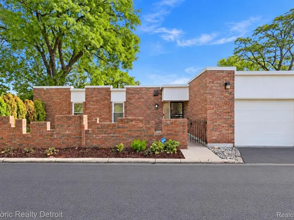 2077 Hyde Park Rd, Detroit, MI 48207