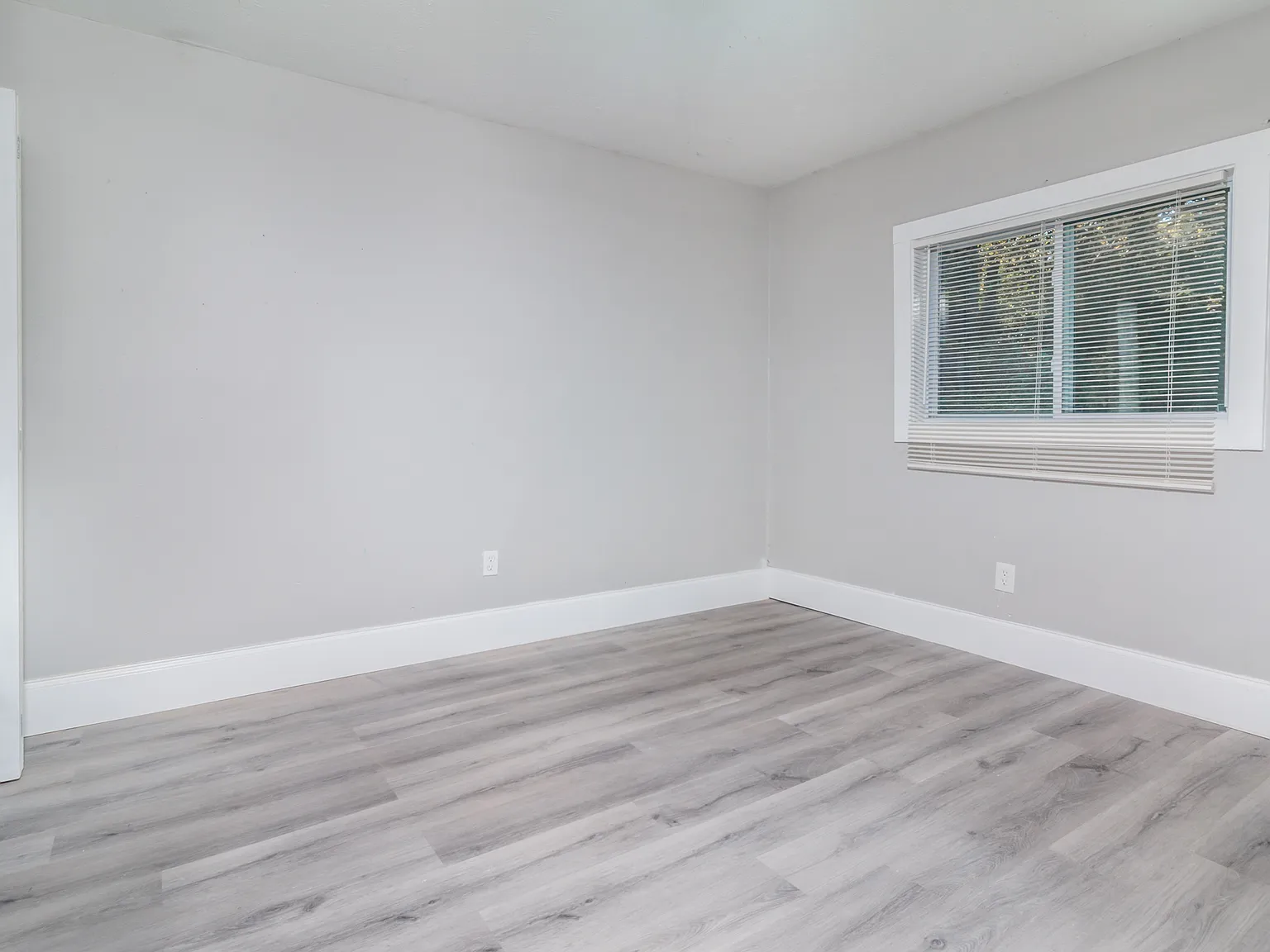 Gresham Park Drive Quad - D - top right — Photo 3