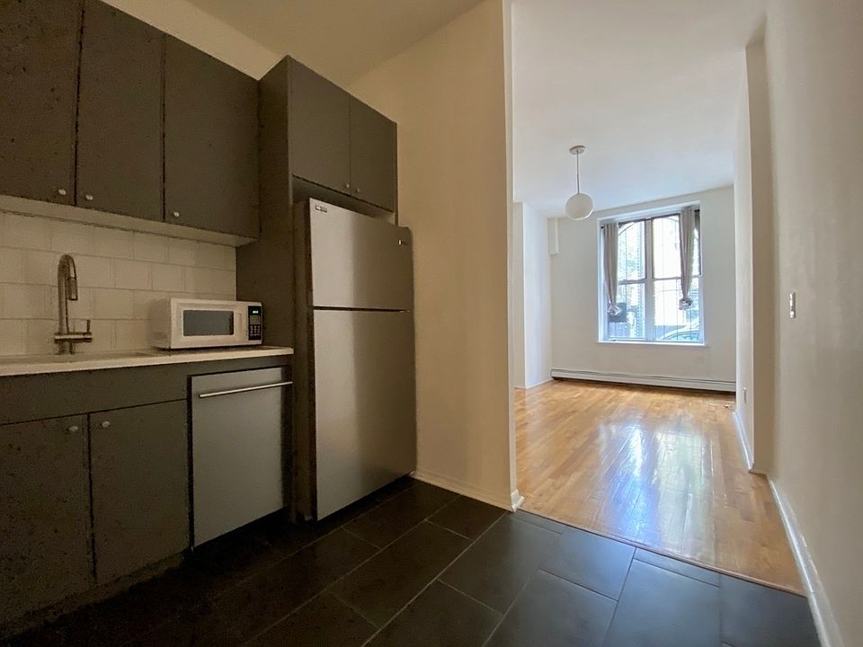 1st image of 372 W 127th St #1S