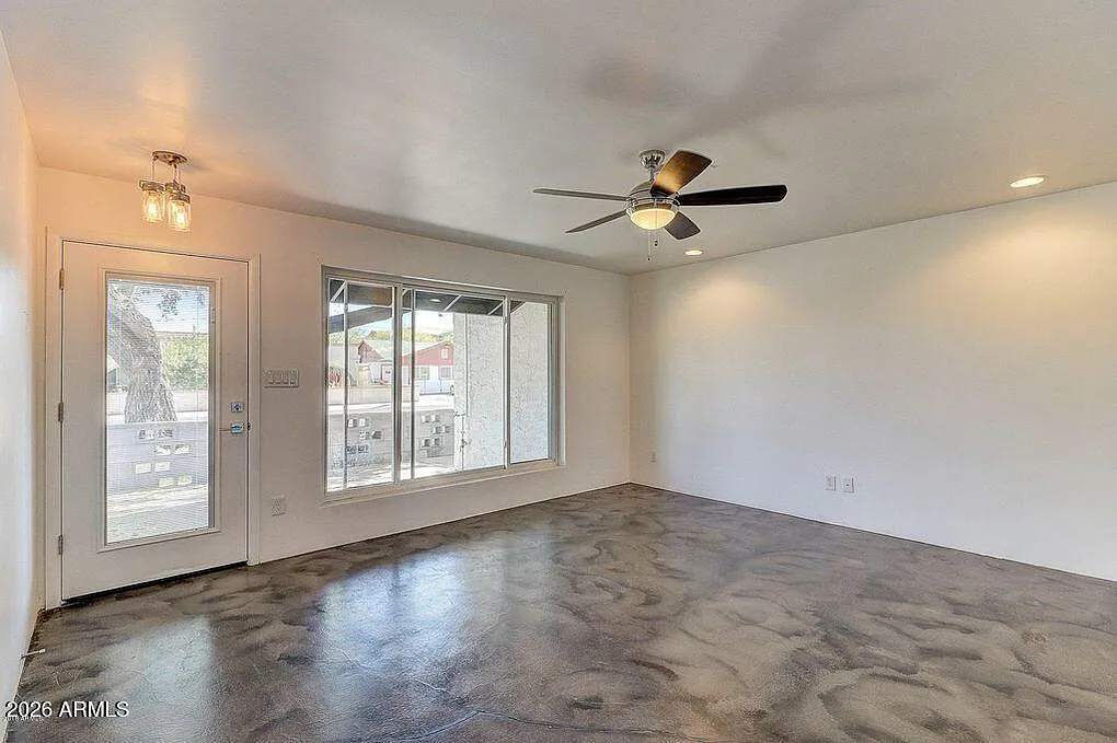 4 bed, 2.0 bath, 1884 sqft, $4,400 — Photo 2