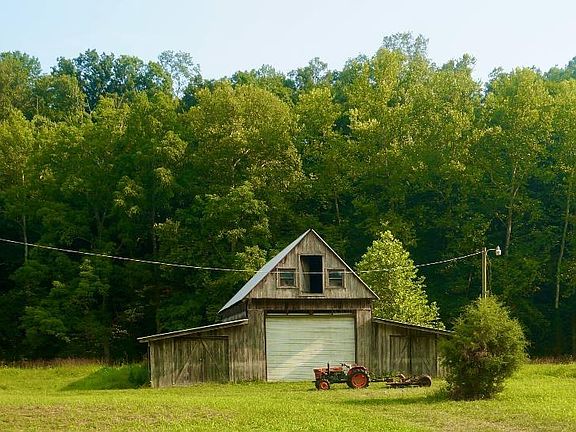 2nd image of 4881 Crooked Creek Rd