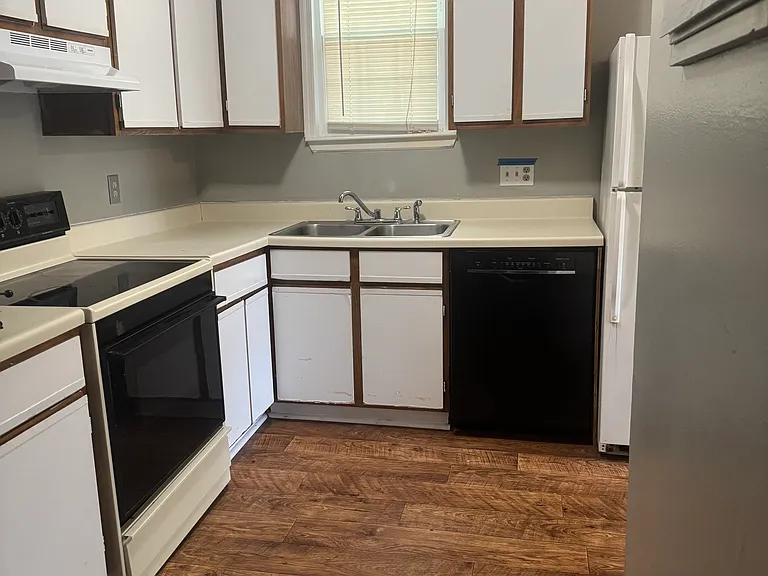 1141 Hulon Ln — Photo 9