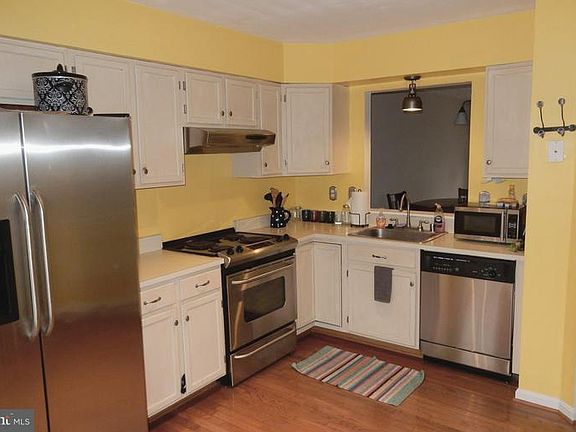 3rd image of 322 Green Mountain Ct
