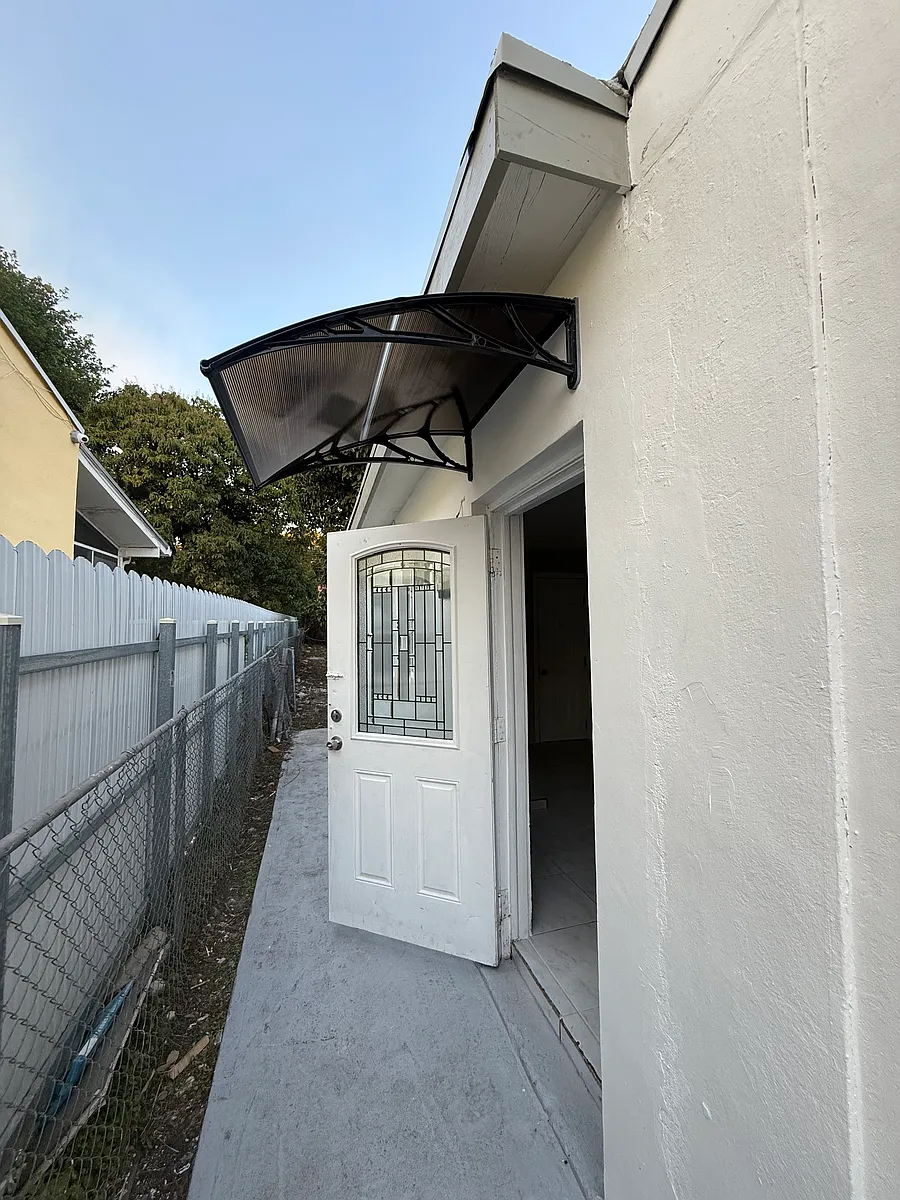 Building Photo - 2473 SW 14th St #1