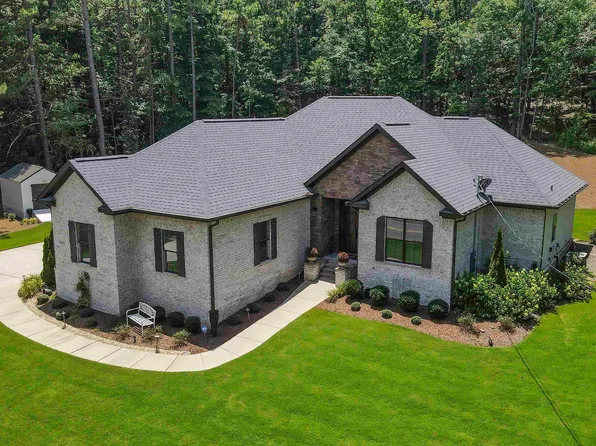 582 Coxwell Ave, Anniston, AL 36205