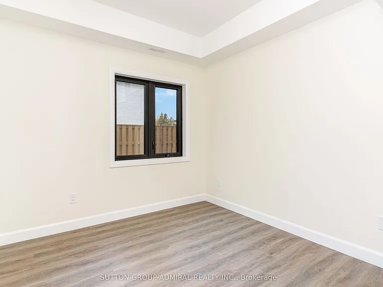 274 King St E #2 — Photo 12