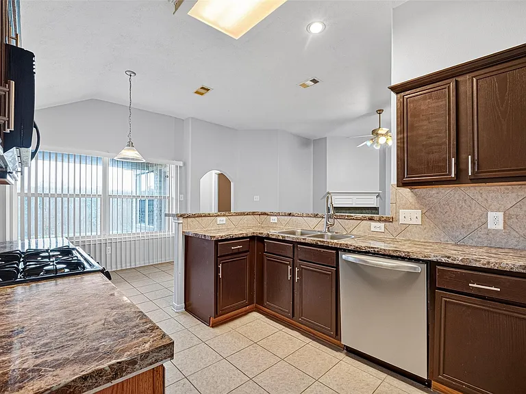 9241 Clearwood Landing Blvd — Photo 16