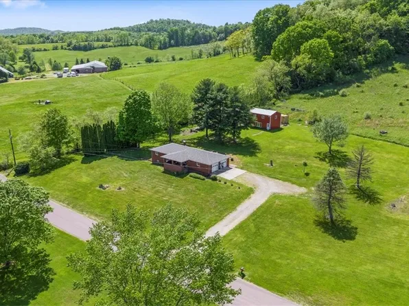 355 Wesley Chapel Rd E, Scottdale, PA 15683