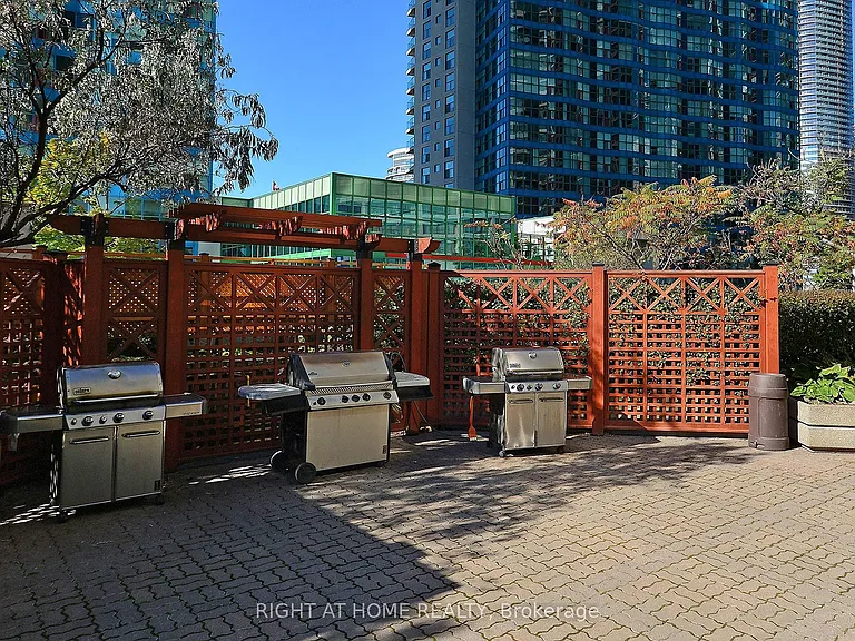 65 Harbour Sq #1304 — Photo 37