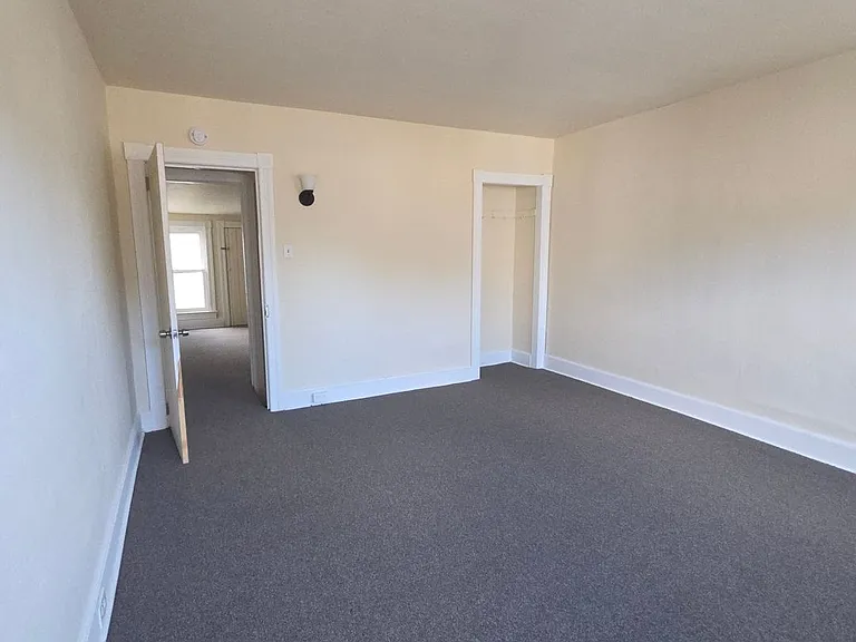 33 Washington St — Photo 10