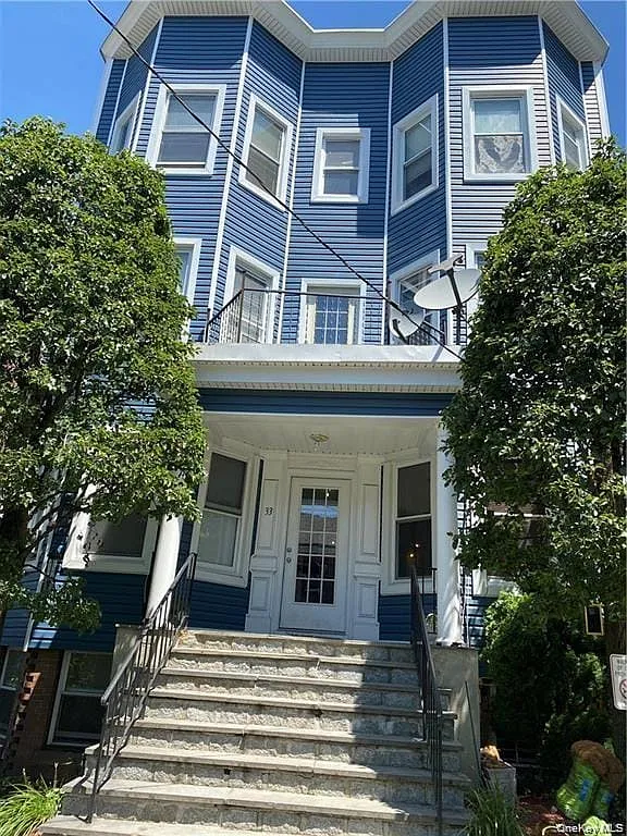 3 bed, 1.0 bath, 1120 sqft, $3,000 — Photo 1