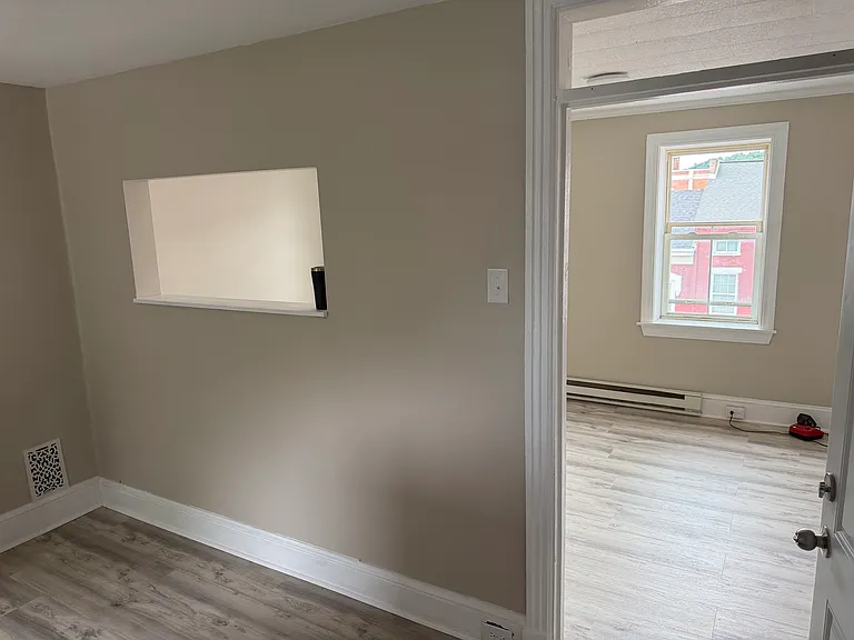 240 Walnut St #3 — Photo 8