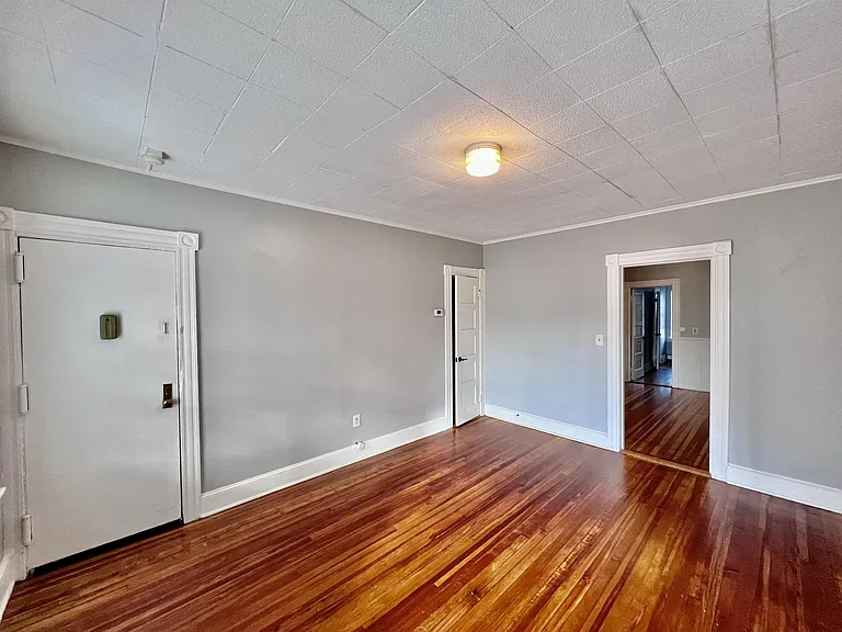 103 Gold St #1B — Photo 2