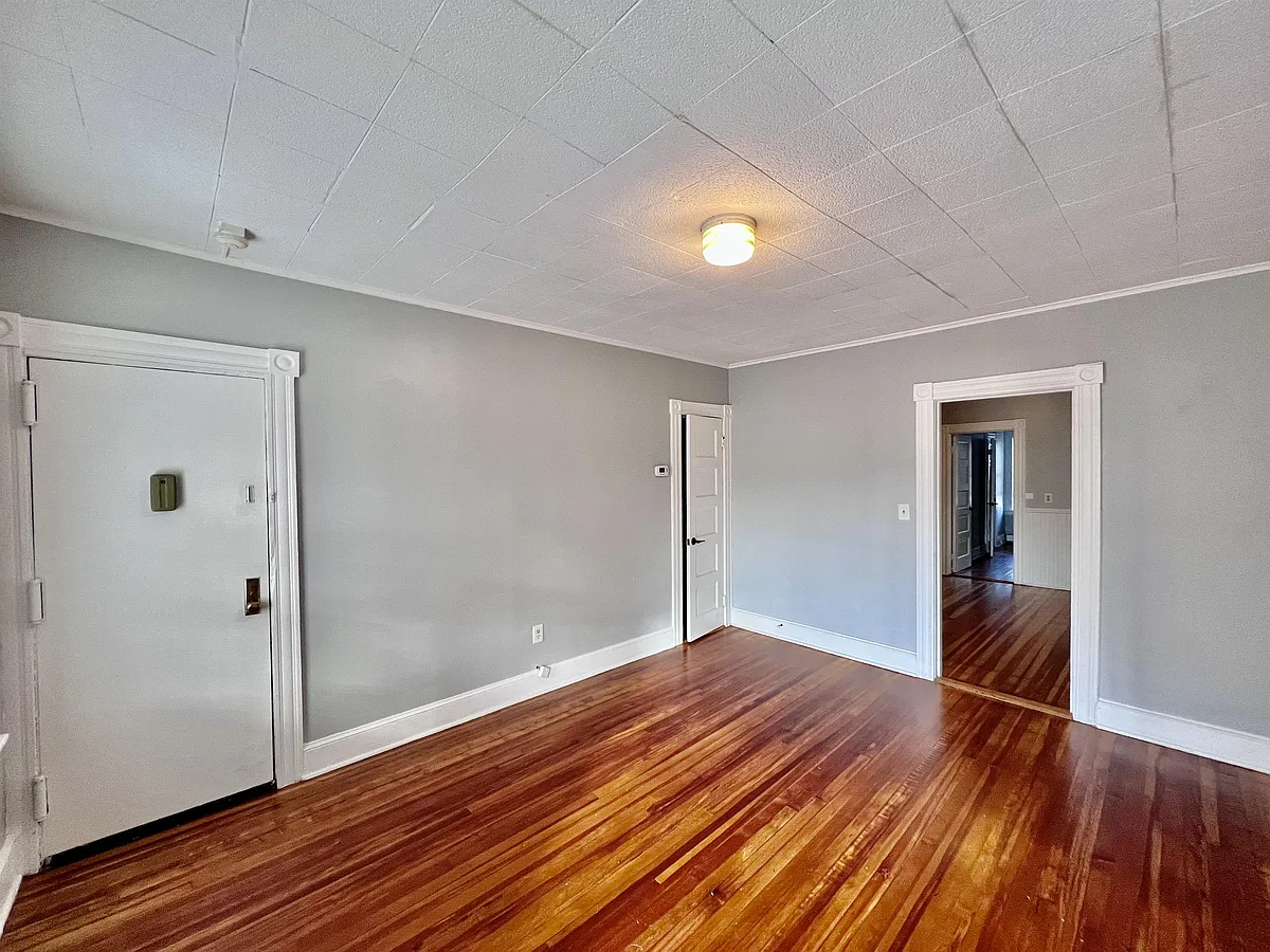 Building Photo - 103 Gold St #1B