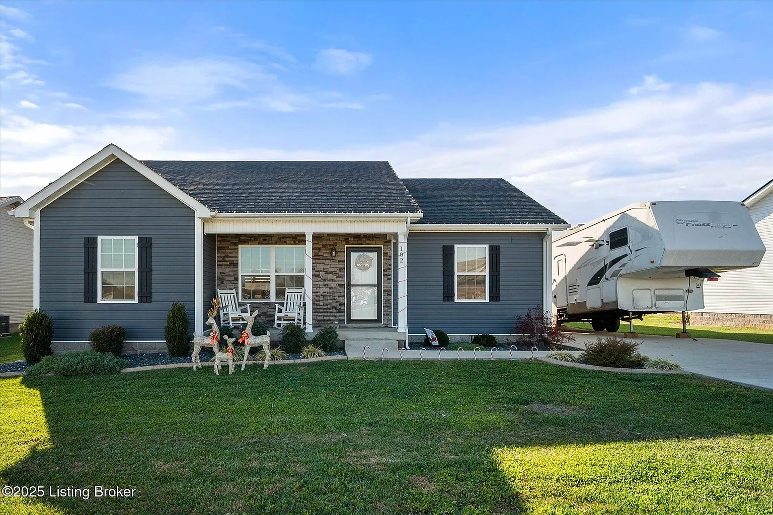 102 Copperfield Way photo 1