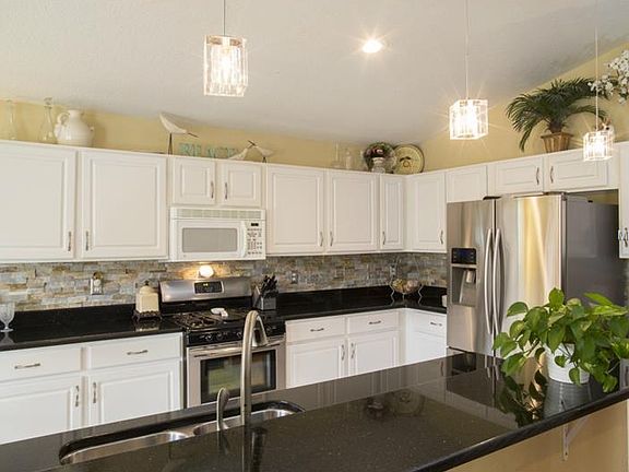 4th image of 9981 Stockbridge Dr