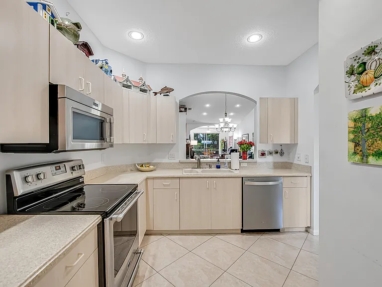 9543 Crescent View Dr N — Photo 18