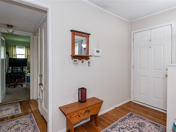 3rd image of 5385 Woodbine Ave
