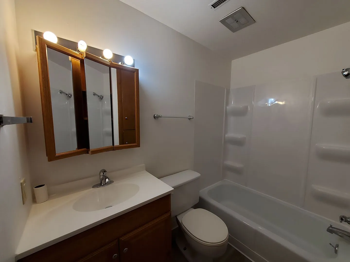 Walnut St 2115 — Photo 3