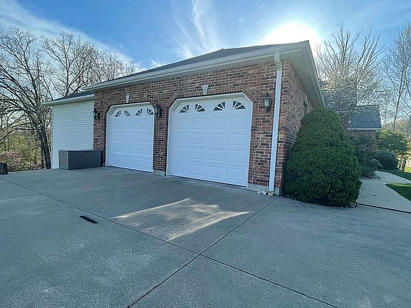 3rd image of 4 Wedgewood Dr