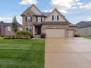 2802 Captains Cv, Commerce Township, MI 48390
